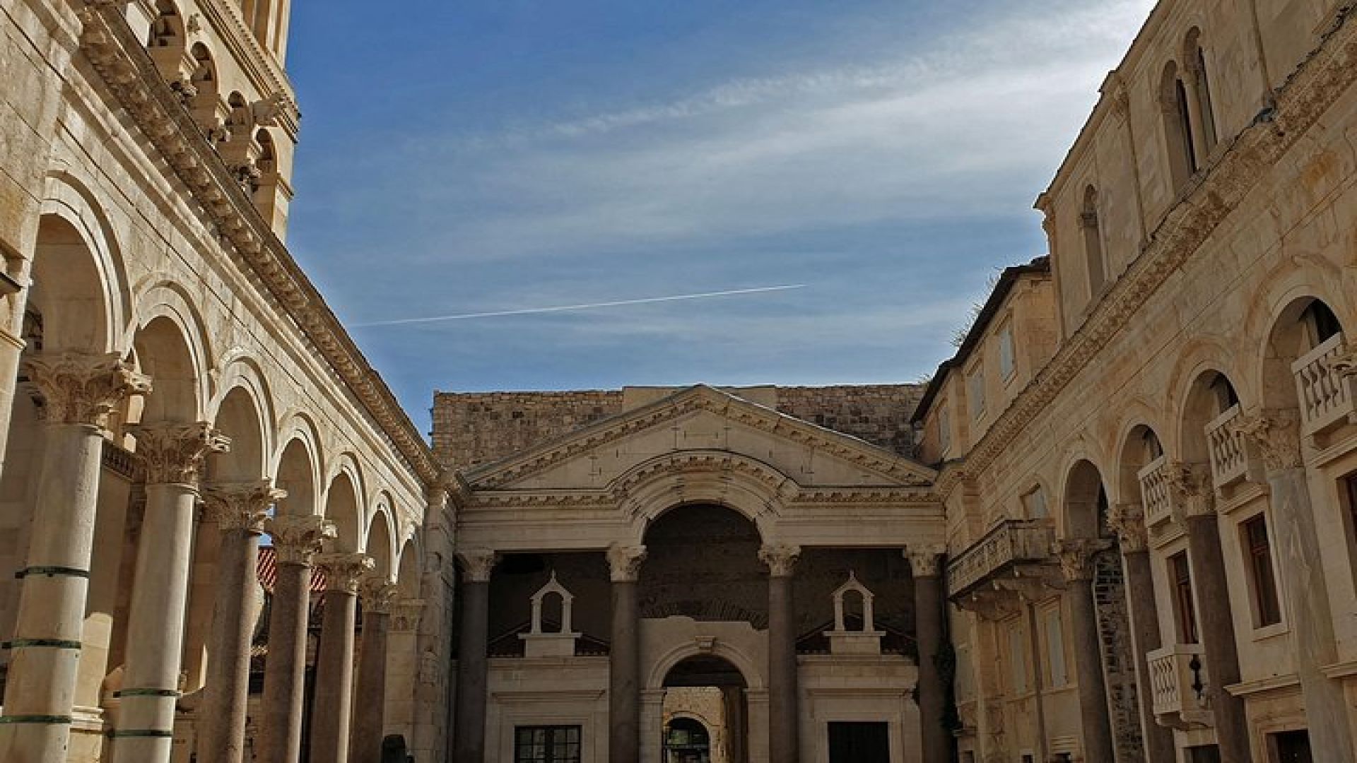 Walking Tour of Split with a \'Magister\' of History