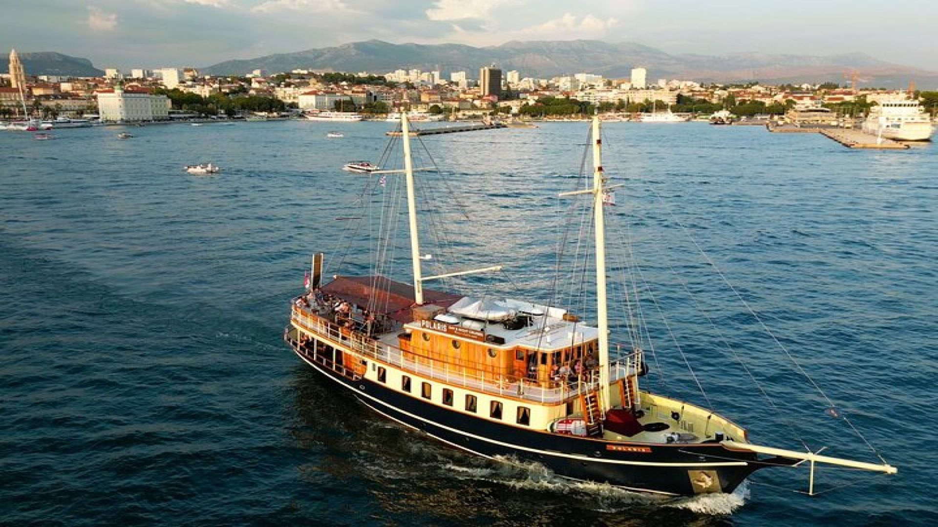 Split Sunset Cruise With Live Music