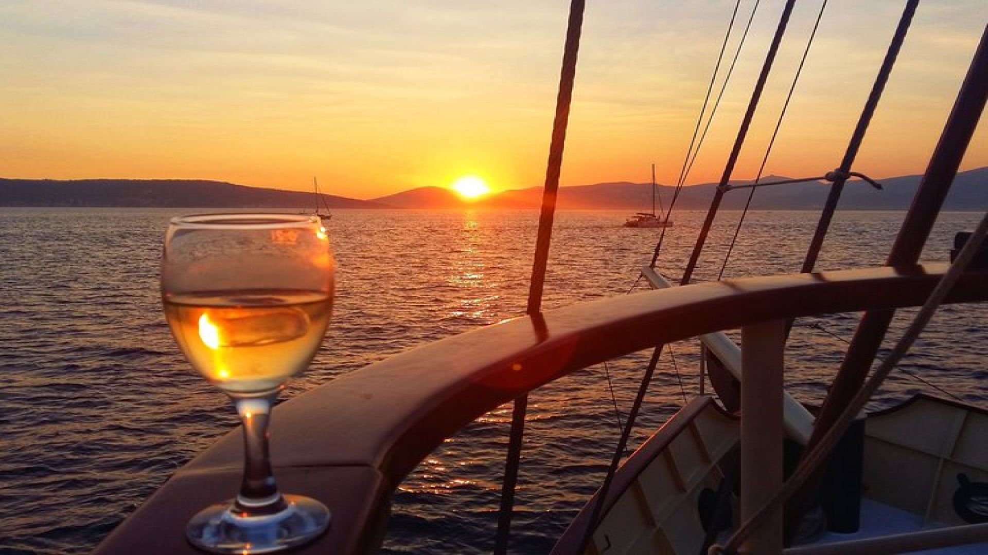 Split Sunset Cruise With Live Music