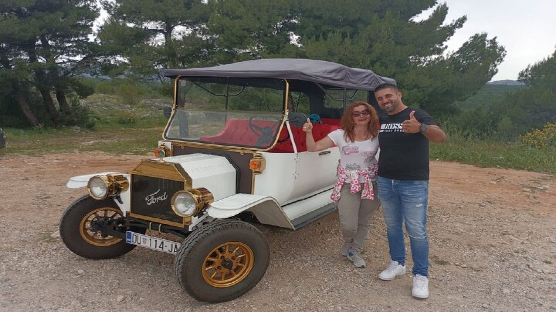 Private Sightseeing Tour in Dubrovnik with a Classic Old Car