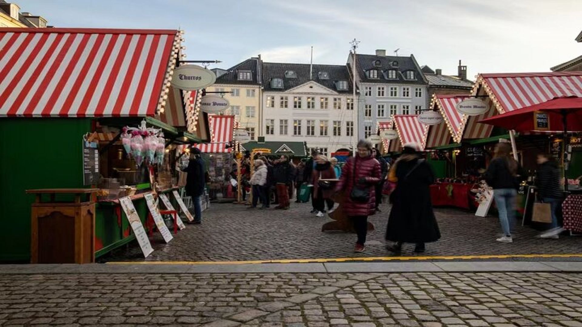 Copenhagen Private Christmas Walking Tour with Gløgg