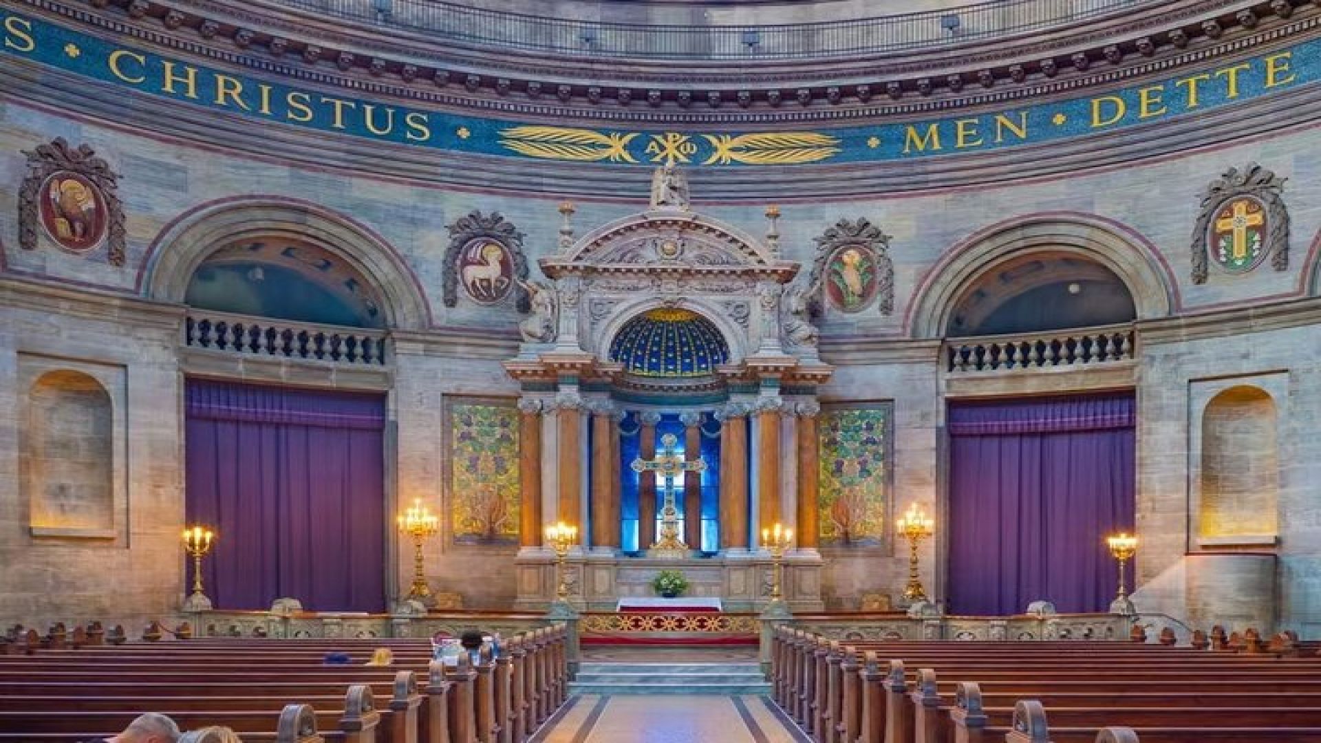 Private Walking Tour of Copenhagen Palaces + Admissions