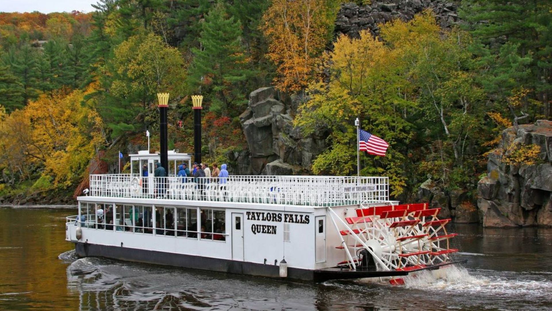 Gray Line Chicago Lakes Area/Taylors Falls Tour (7 hours)