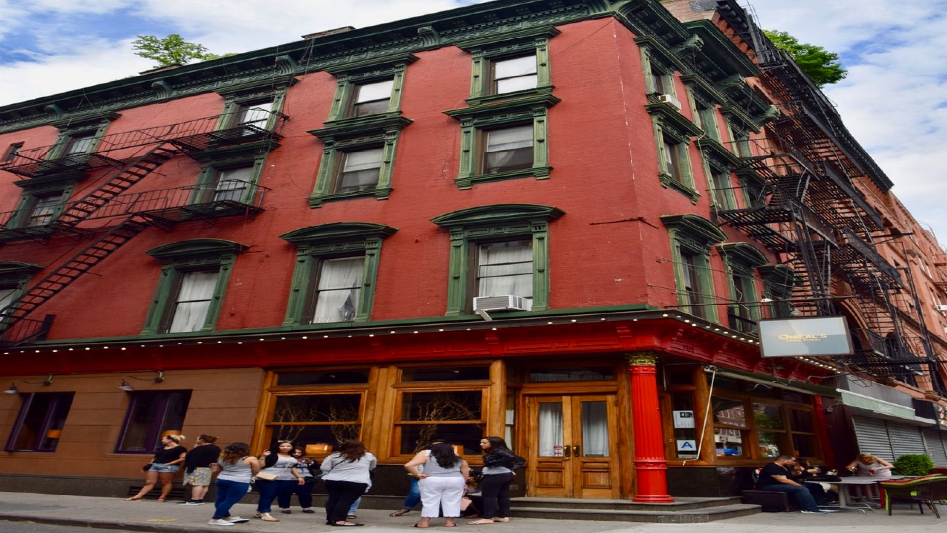 Sex and the City Hotspots Bus Tour (On Location Tours)