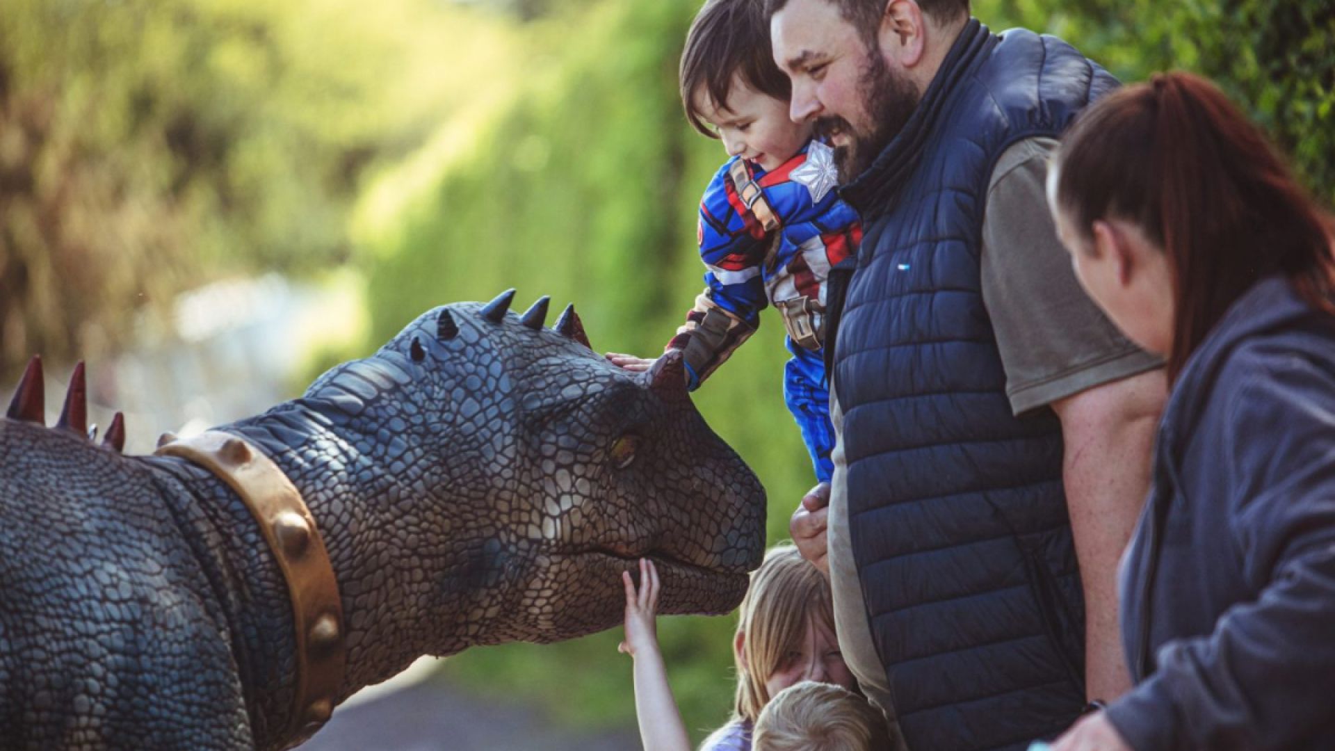 Hoo Zoo and Dinosaur World visitors meet dinosaur