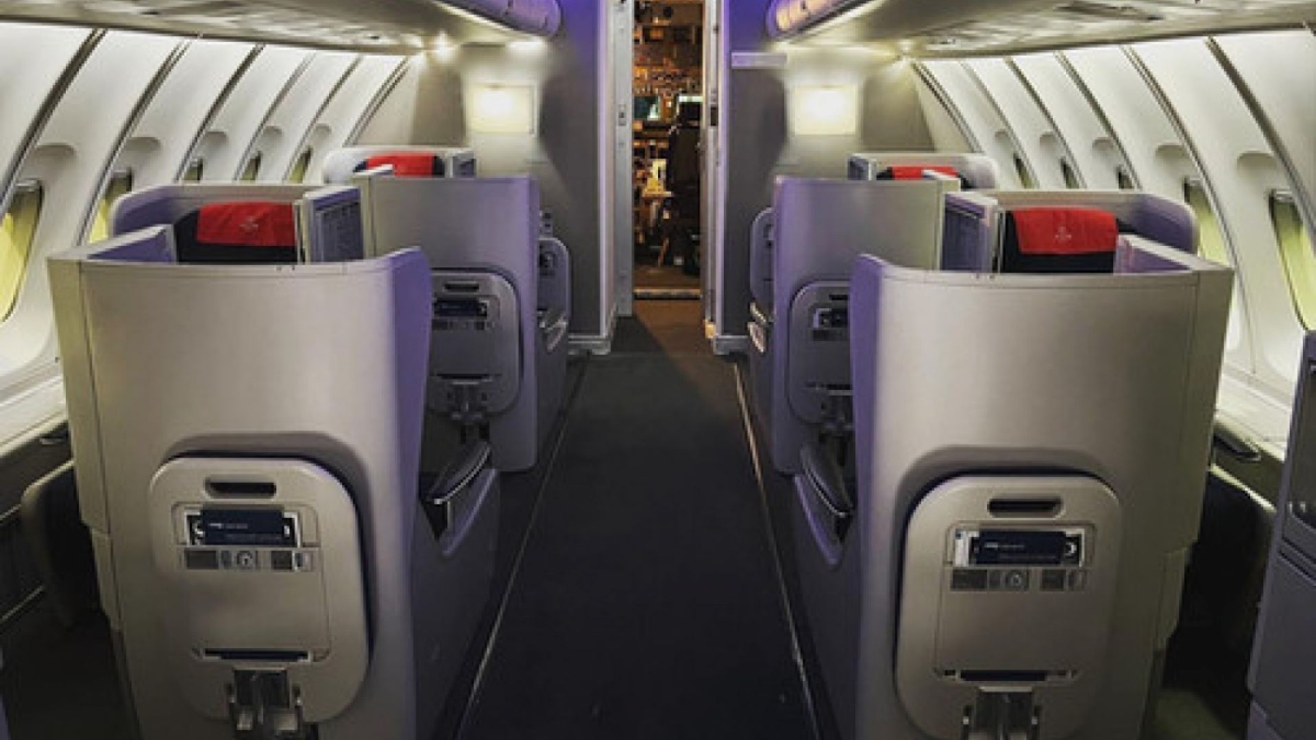 Inside the Flight Deck 747