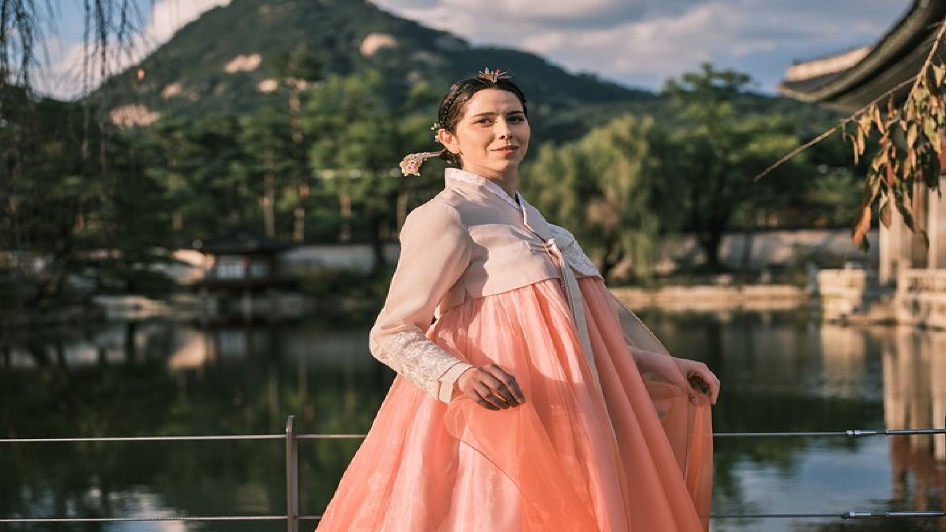 Hanbok Photoshoot and History Tour at Gyeongbokgung Palace
