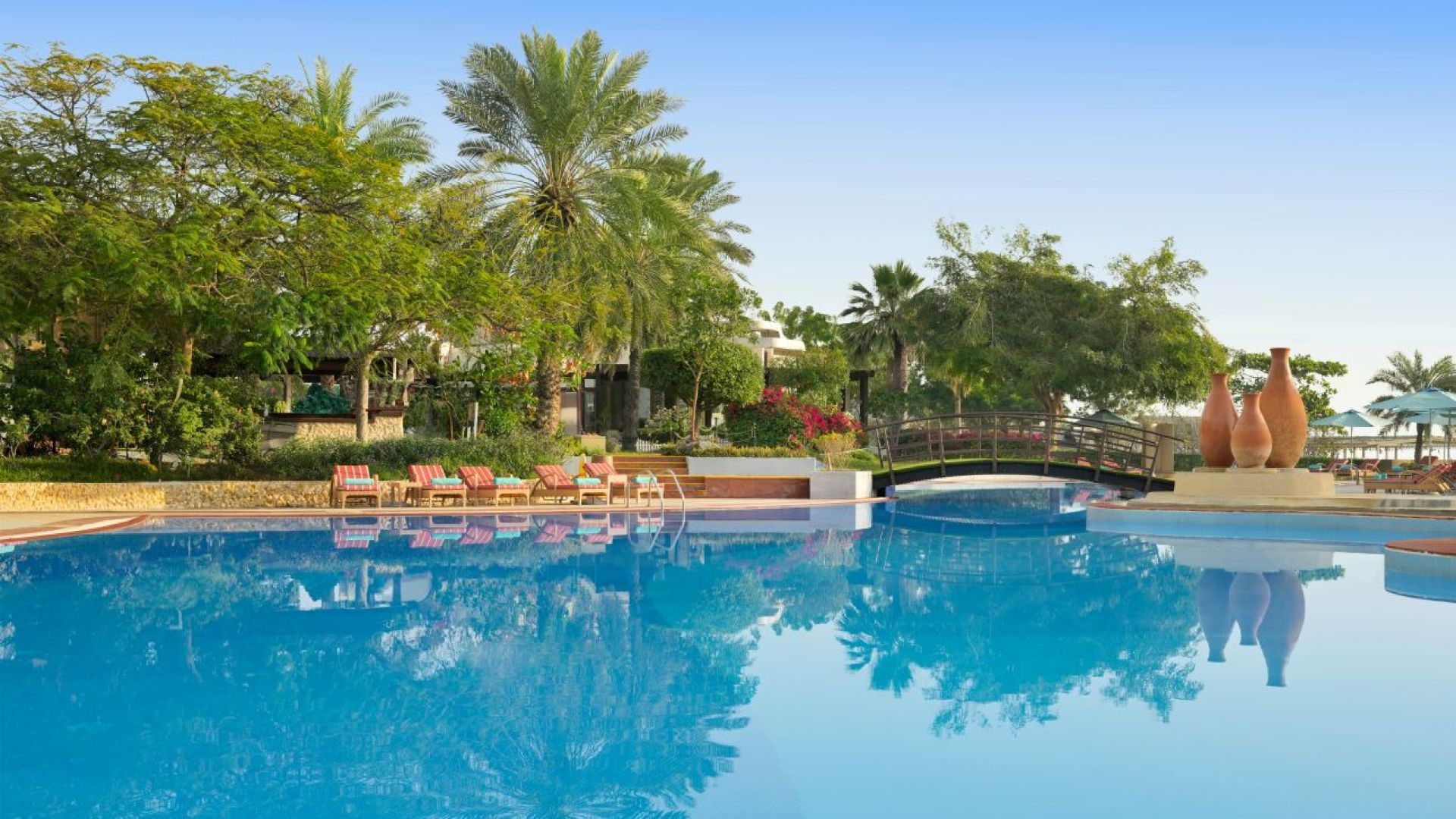 Relax & Dine: Pool, Beach Access & Buffet at Views Restaurant