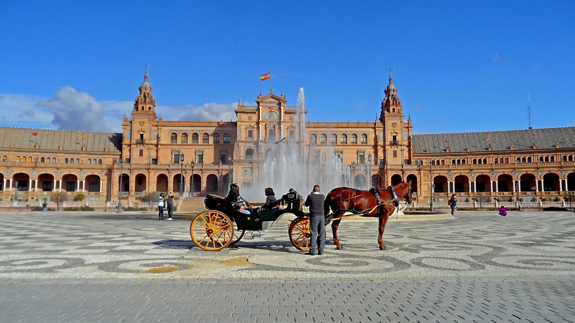 Spanish Guided Walking Tour of Seville (No Monument Entry)