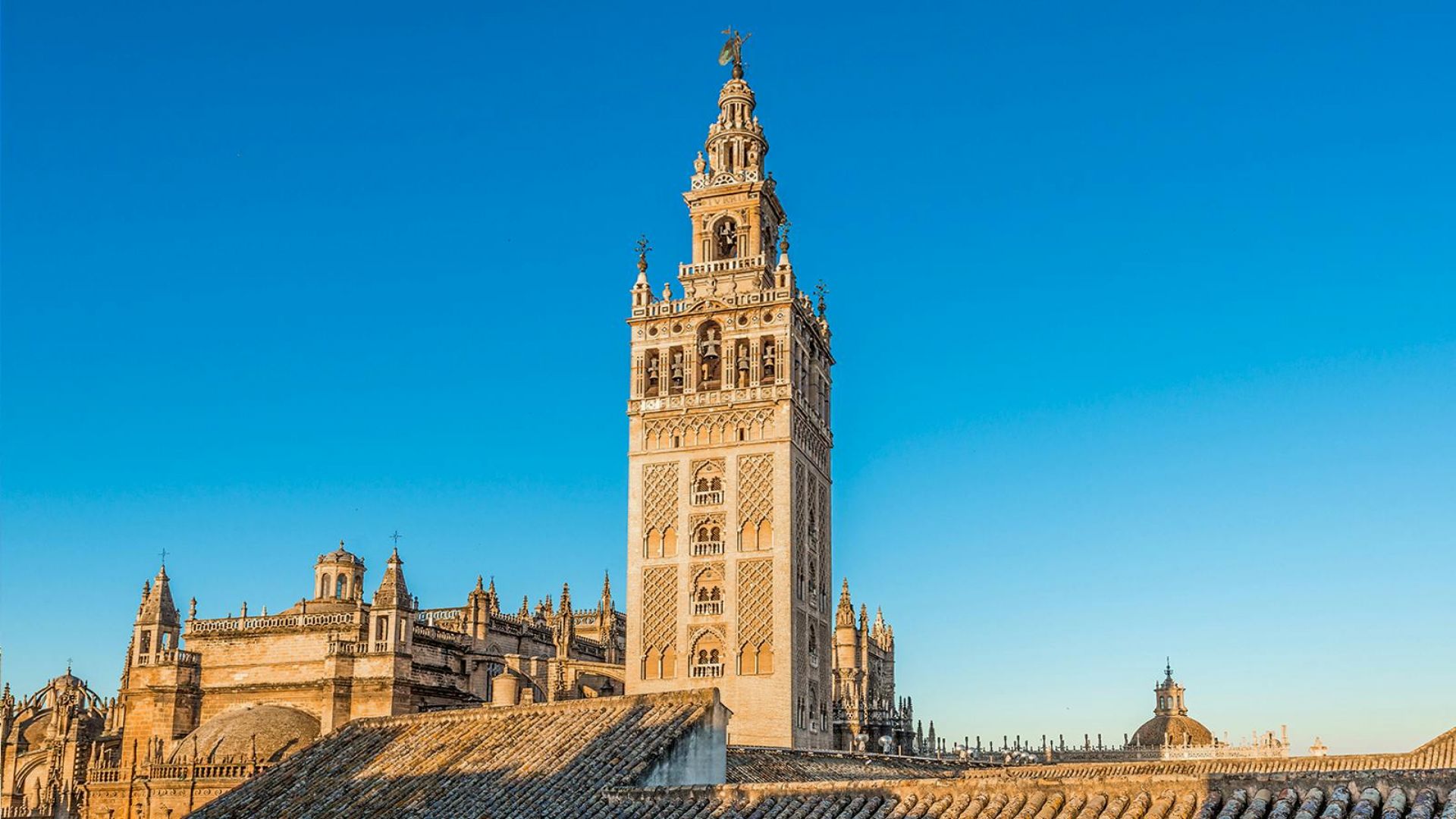 Spanish Guided Walking Tour + Skip-the-Line Tickets