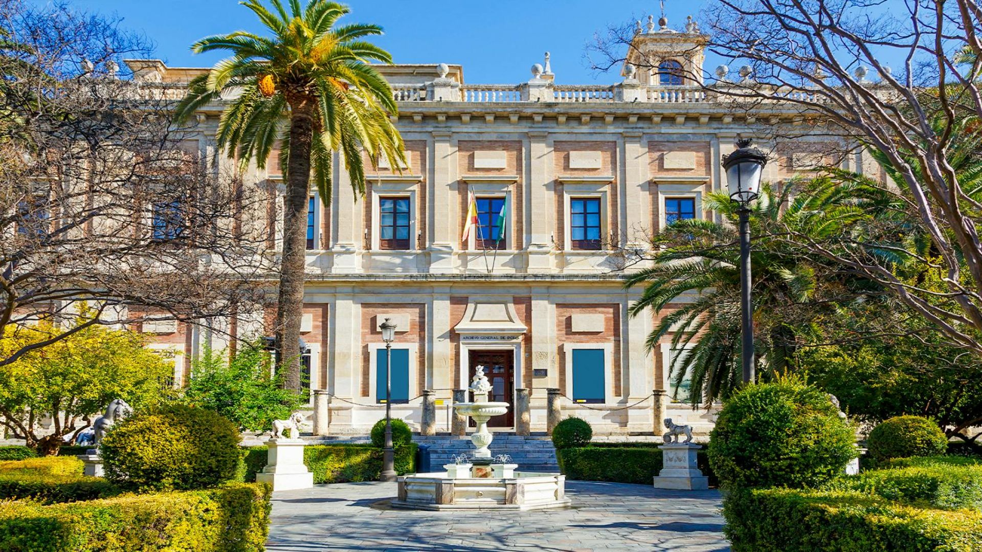Spanish Guided Walking Tour + Skip-the-Line Tickets