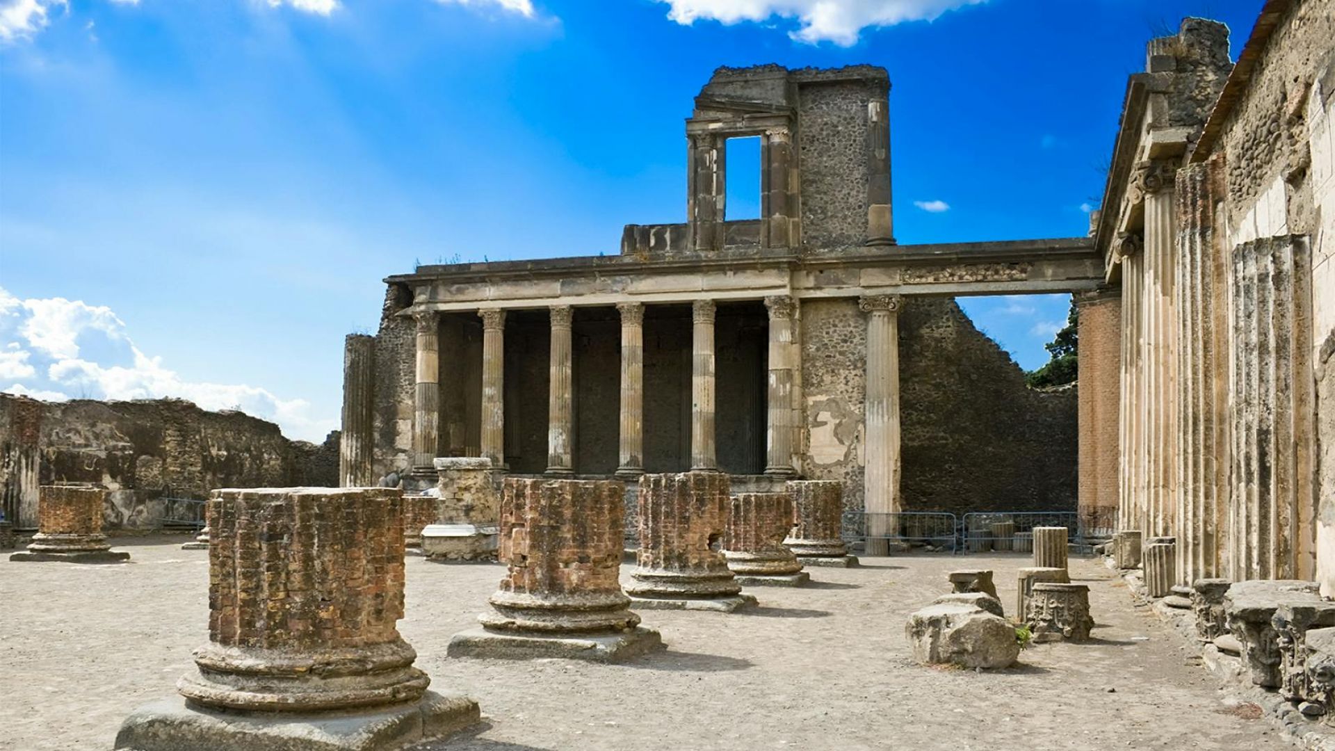 From Naples: Pompeii Guided Tour with Transfers