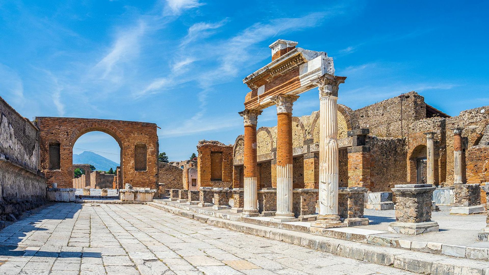 Spanish Guided Tour with Archaeologist