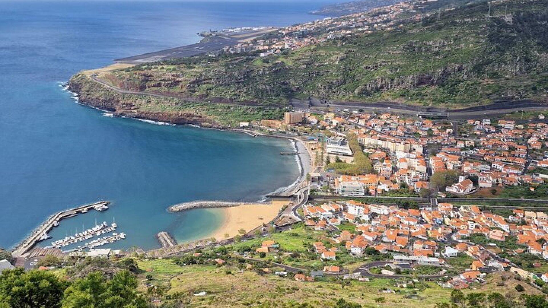 Madeira East Island Tour with Levada Walk and Lunch