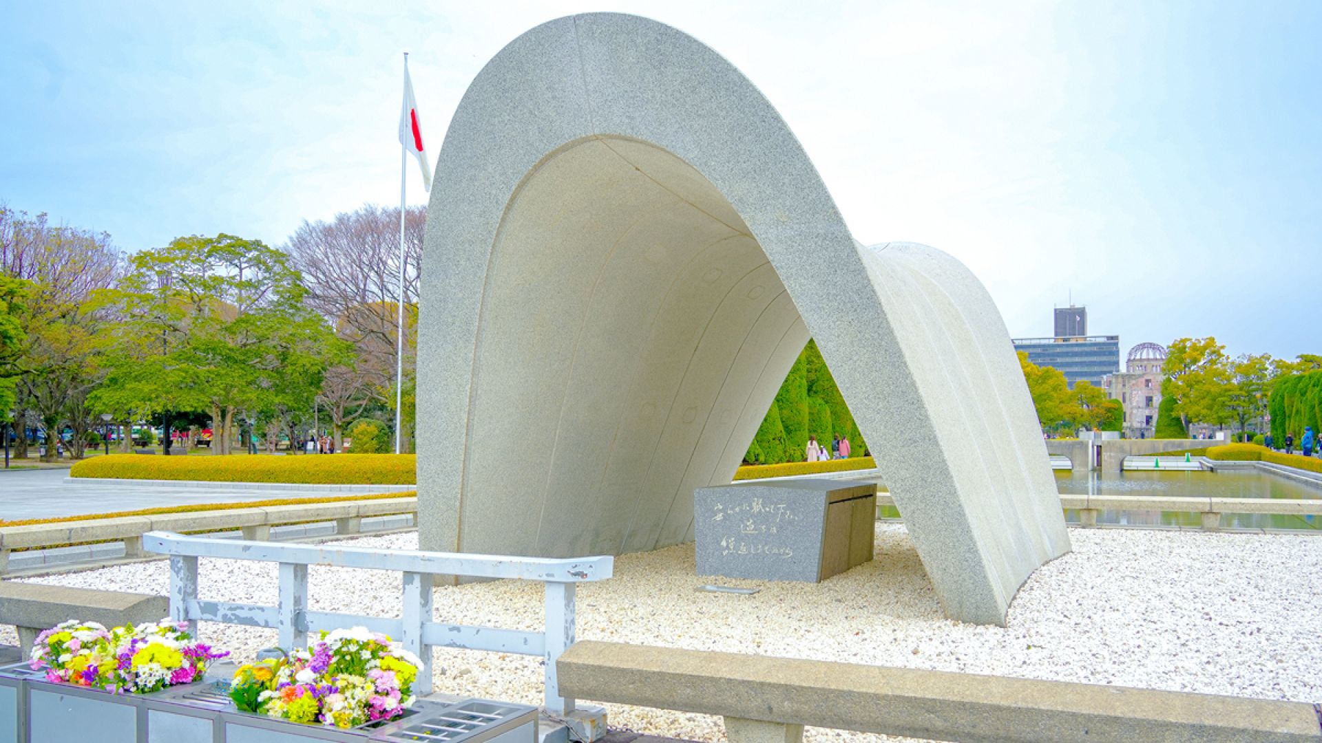 Day Trip to Hiroshima & Miyajima with Itsukushima Shrine & Ferry