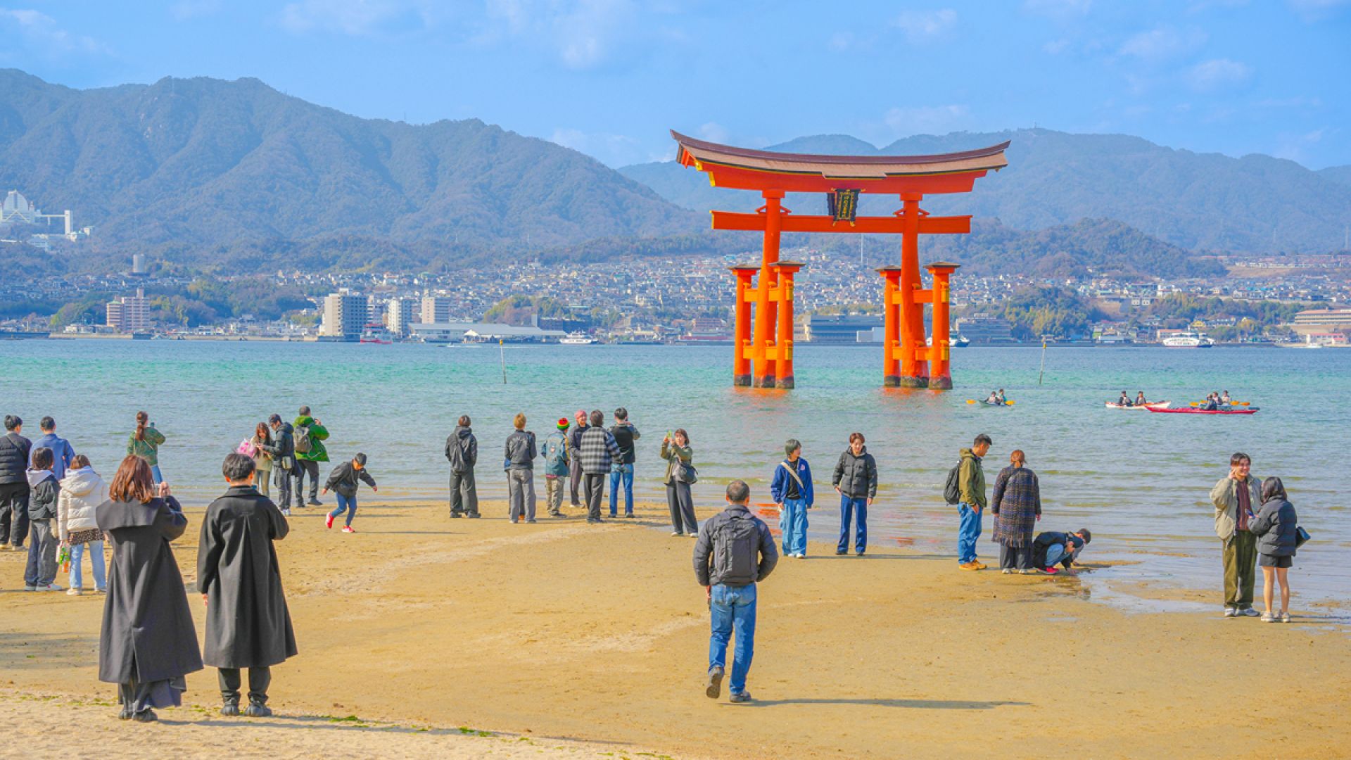 Day Trip to Hiroshima & Miyajima with Itsukushima Shrine & Ferry