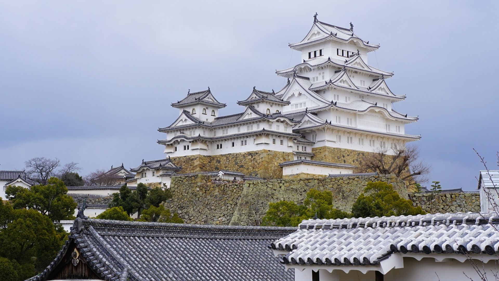 Visit Himeji, Nara, and Kobe from Osaka Bilingual Shared Tour