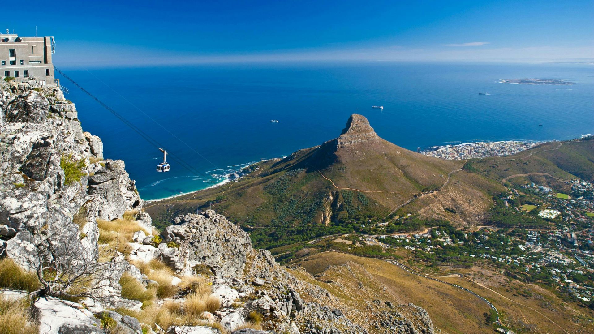 Robben Island & Table Mountain Full-Day Tour with Cable Car and Transfers