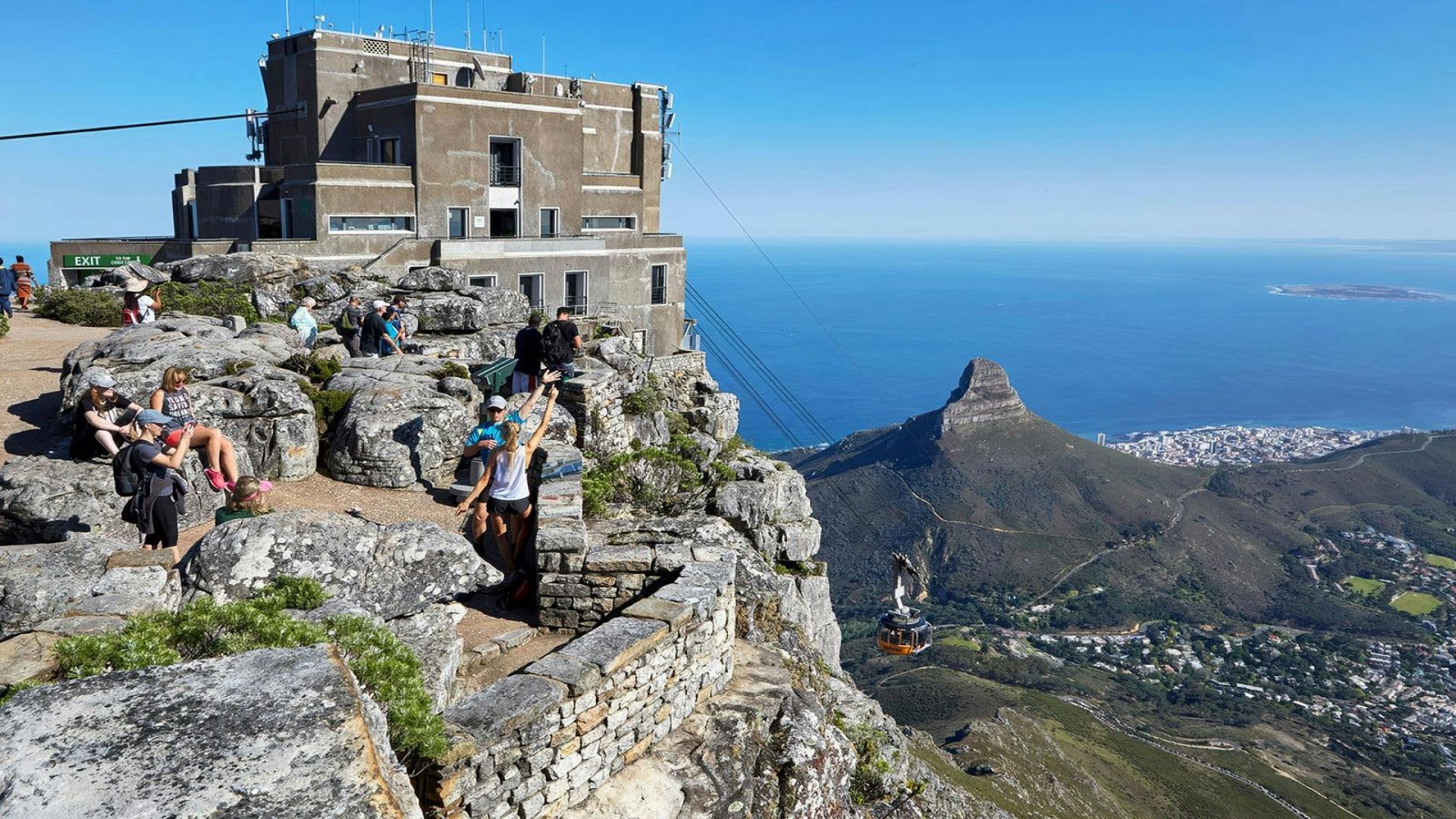 Robben Island & Table Mountain Full-Day Tour with Cable Car and Transfers