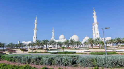 Private Abu Dhabi Highlights with Louvre Museum & Grand Mosque