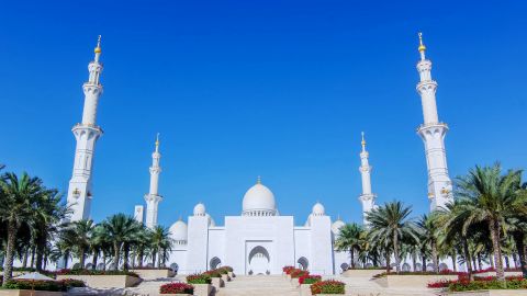 Abu Dhabi Full-day Tour with Visit to Grand Mosque & Qasr al Watan