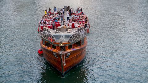 Dubai Marina Boat Tour: Marina Sightseeing Dhow Cruise Tour